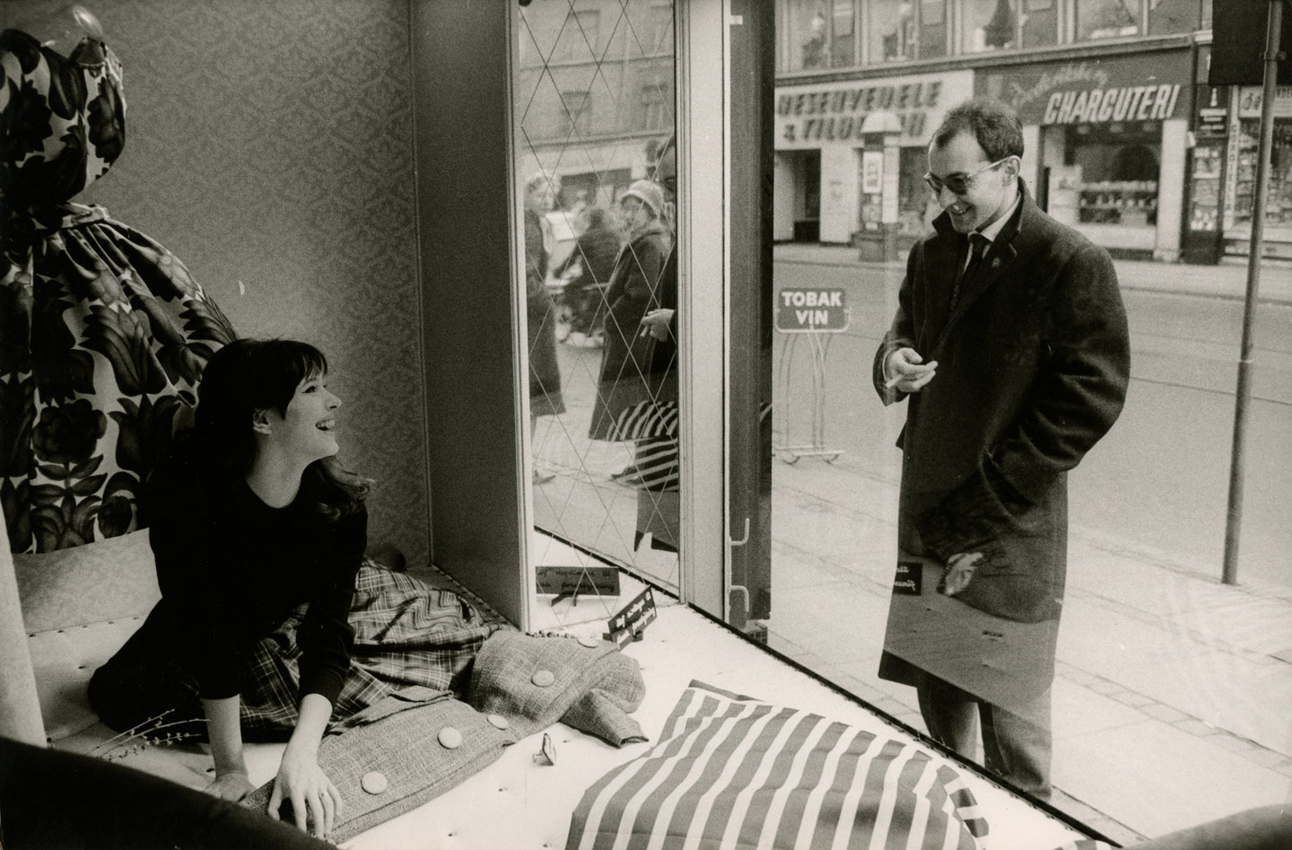Jean-Luc Godard und Anna Karina_2, 1961 | Foto: Jean-Claude Sauer (1935–2012, FR) | OstLicht Vintage Photo Sale
