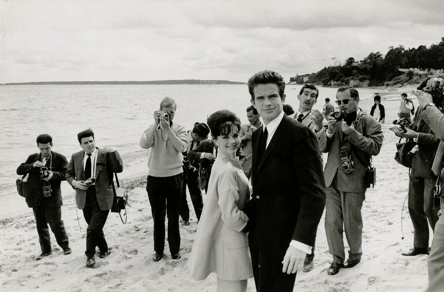 Warren Beatty & Nathalie Wood, Cannes Film Festival, 1962 | Foto: Jean-Pierre Biot (1935–2008, FR) | OstLicht Vintage Photo Sale