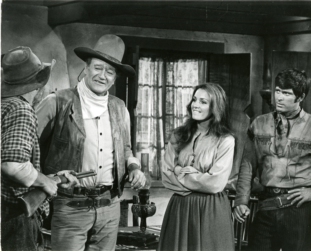 John Wayne, Jennifer O’Neill und  Jorge Rivero am Set von »Rio Lobo«, USA, 1971 | OstLicht Vintage Photo Sale