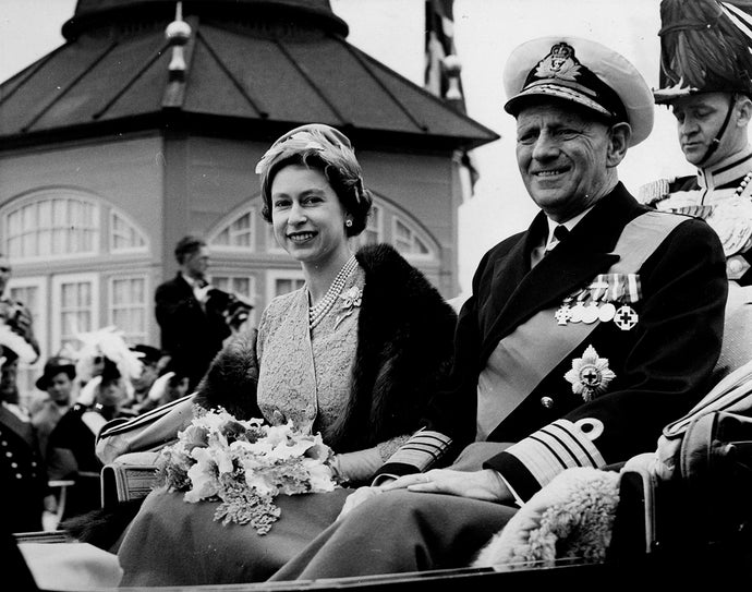 Queen Elizabeth & König Frederik von Dänemark, Kopenhagen, 21. Mai 1957 | OstLicht Vintage Photo Sale