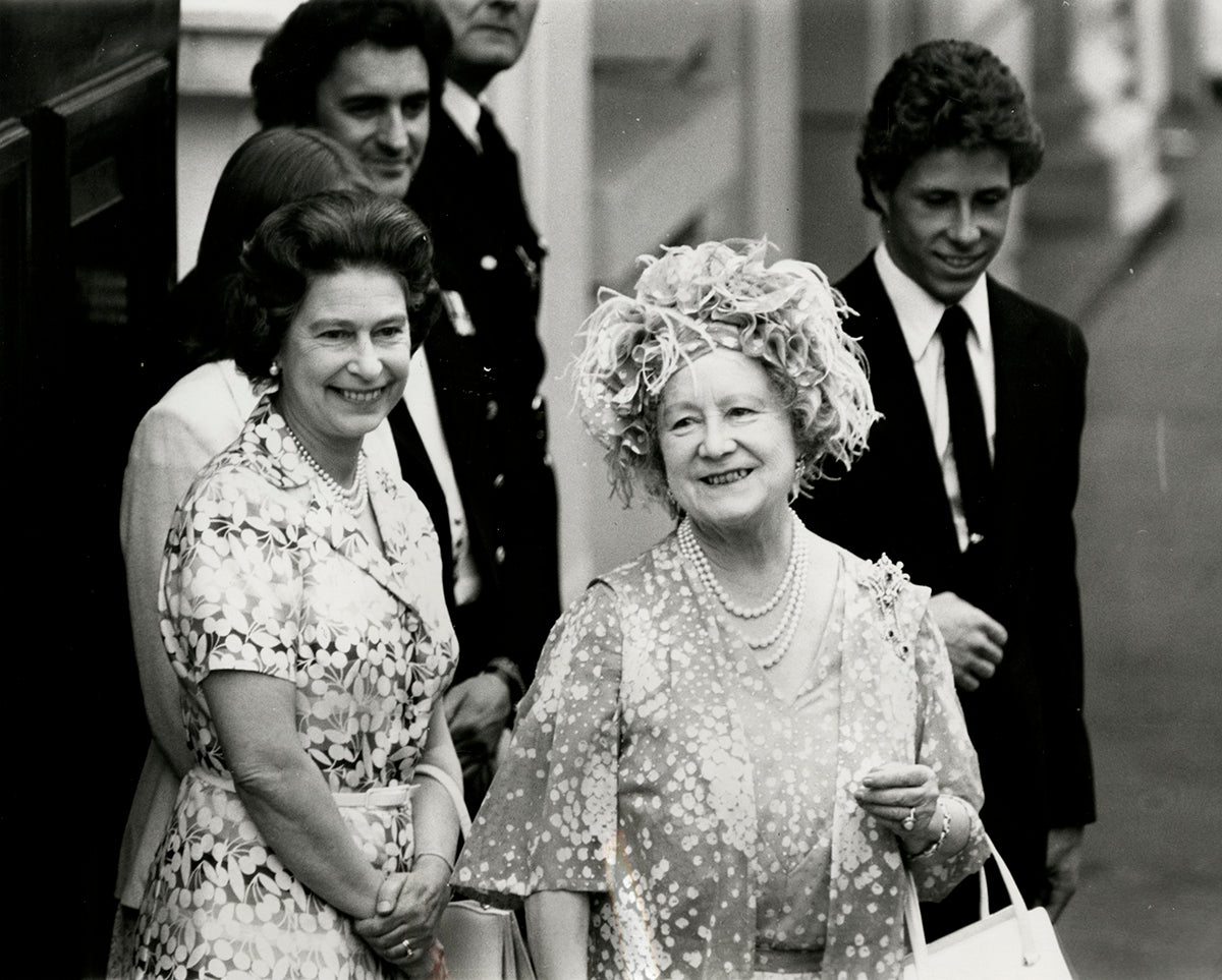 Queen Elizabeth & Queen Mother, 80. Geburtstag von Queen Mum, Clarence House, London, August 1980 | OstLicht Vintage Photo Sale