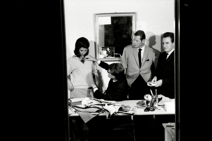 Yves Saint Laurent in seinem Atelier, 1961 | OstLicht Vintage Photo Sale